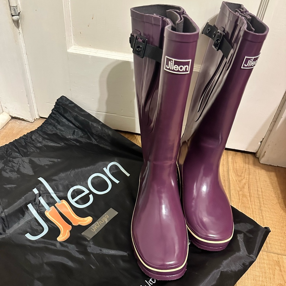 Jilleon Boots size 9 Women's